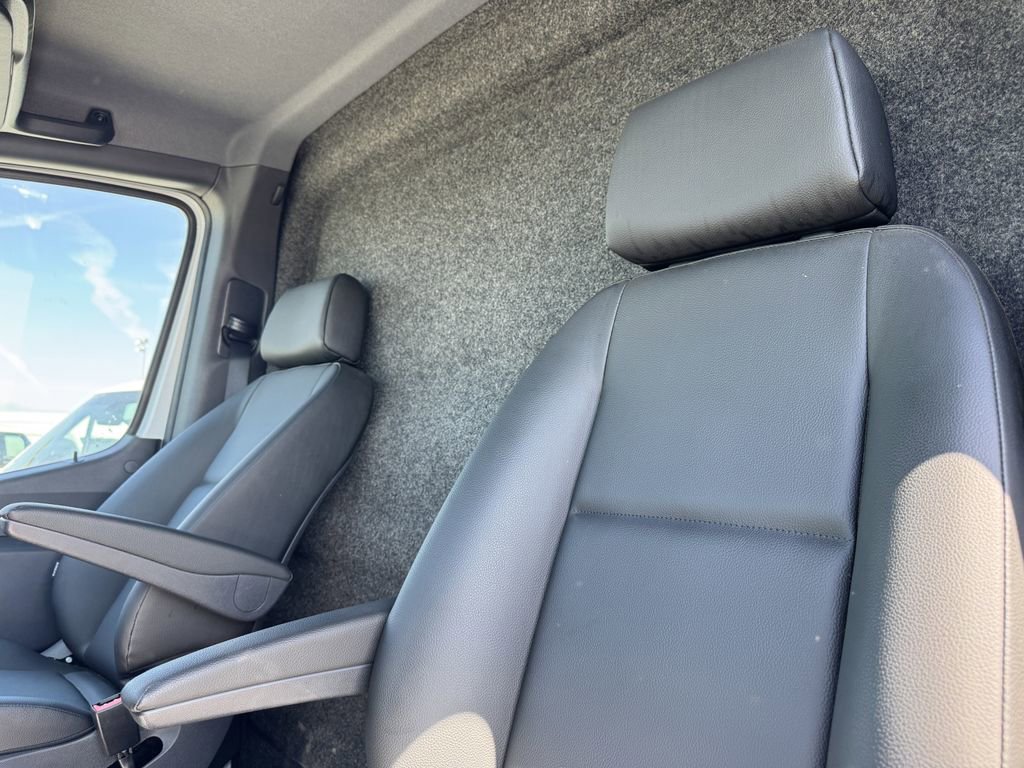 Used 2023 Mercedes-Benz Sprinter 3500 image 4