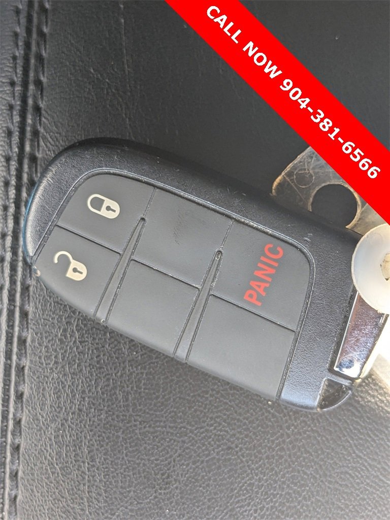 Used 2024 Jeep Compass Latitude image 32