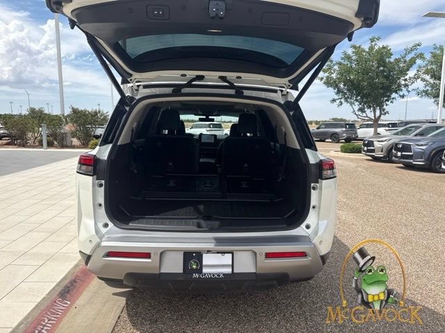 Used 2023 Nissan Pathfinder Platinum FWD image 32