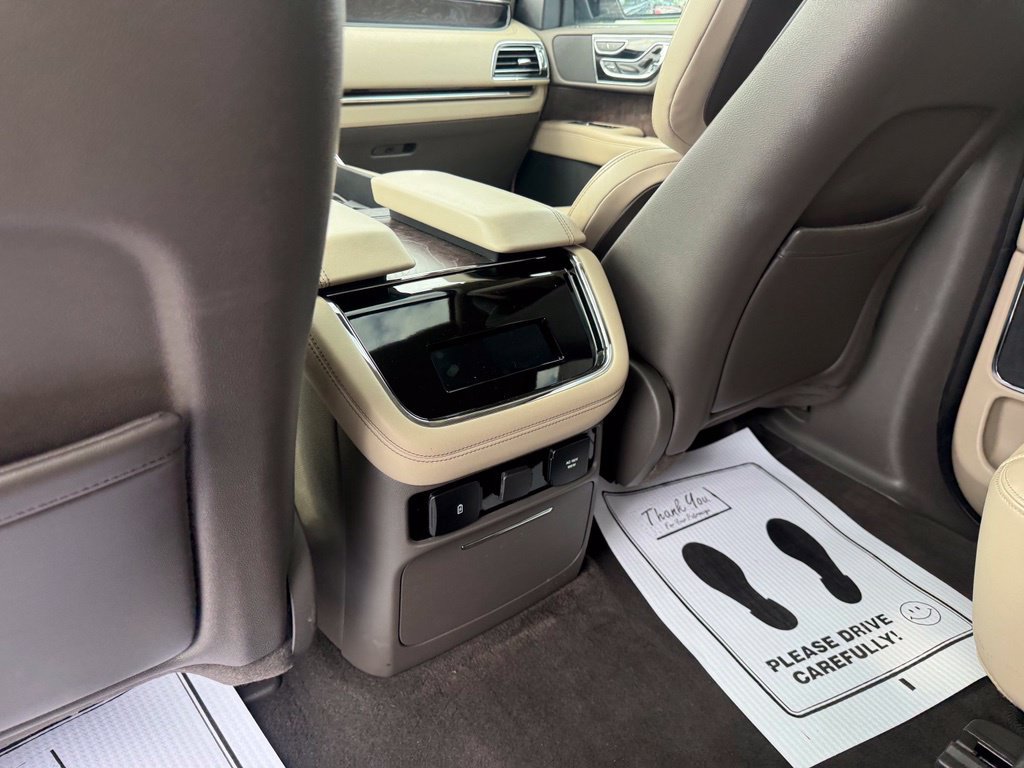 Used 2023 Lincoln Navigator Reserve AWD/4WD image 17