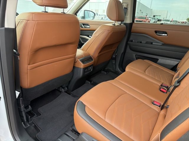 Used 2025 Nissan Pathfinder Platinum w/ Cargo Package AWD/4WD image 23