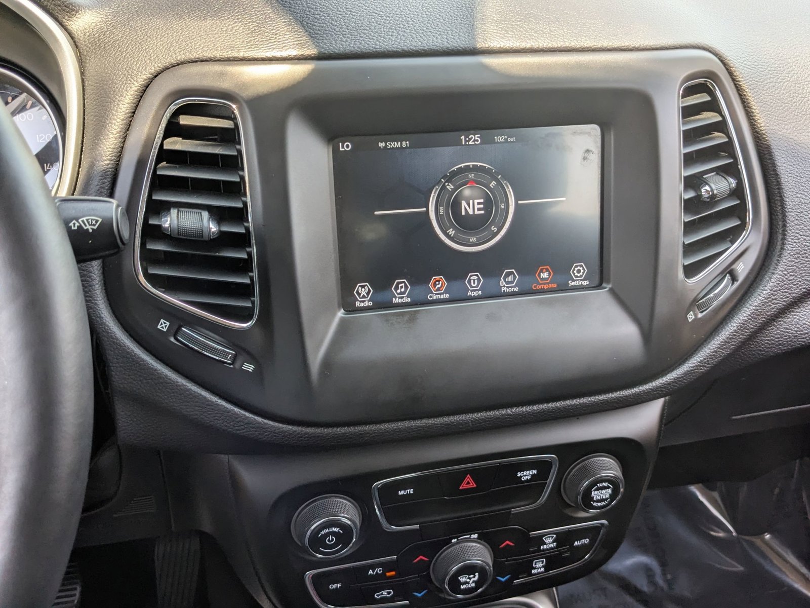 Used 2018 Jeep Compass Latitude w/ Popular Equipment Group AWD/4WD image 15