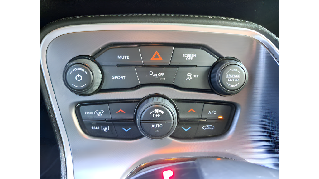 Used 2020 Dodge Challenger SXT w/ Driver Convenience Group AWD/4WD image 40