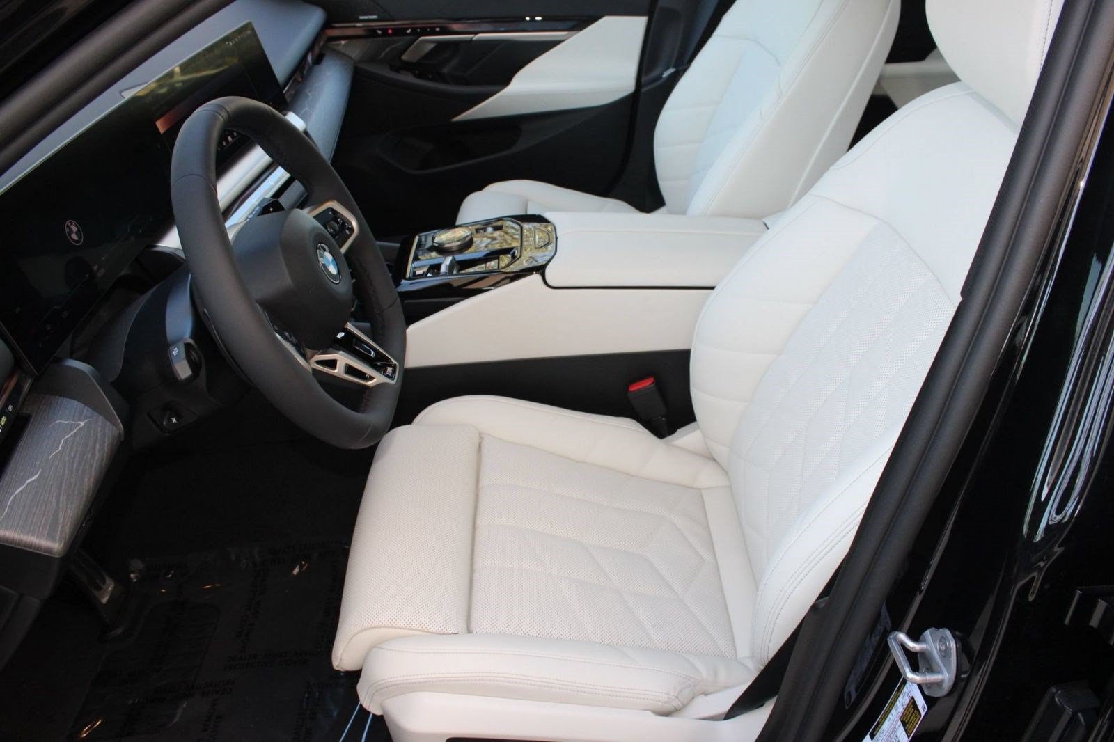 Used 2026 BMW 530i w/ M Sport Package RWD image 5