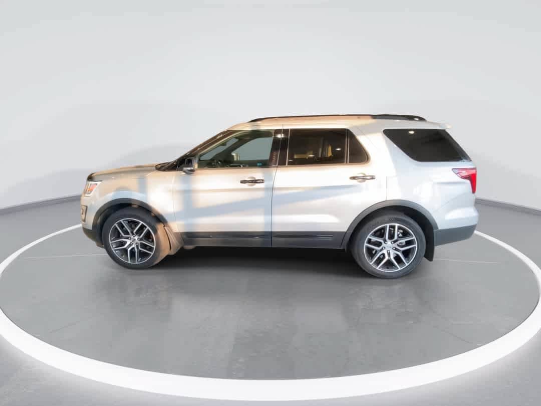 Used 2017 Ford Explorer Sport w/ Equipment Group 401A AWD/4WD image 5