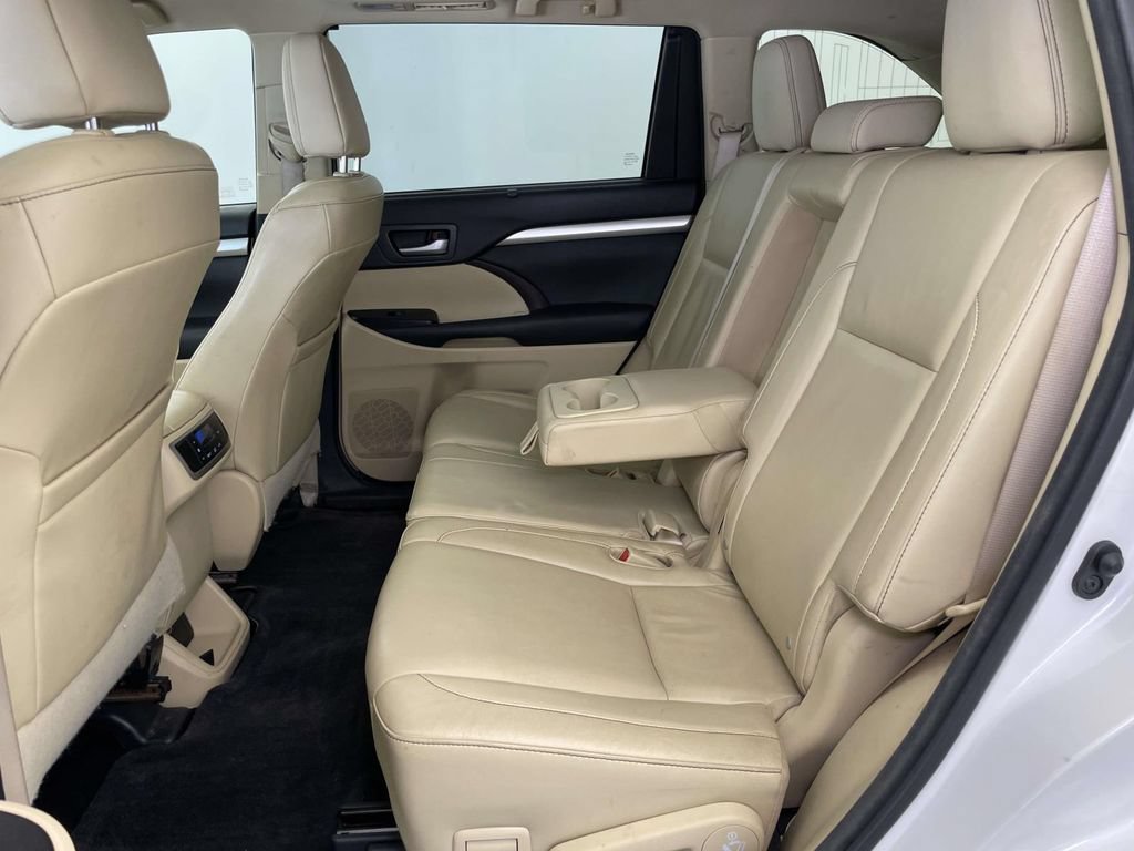 Used 2015 Toyota Highlander XLE AWD/4WD image 16