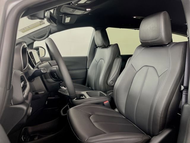 New 2026 Chrysler Pacifica Select image 12
