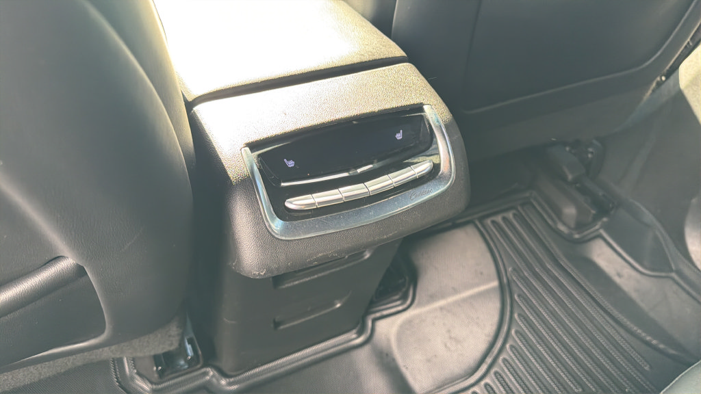 Certified 2024 Cadillac XT6 Premium Luxury FWD image 22