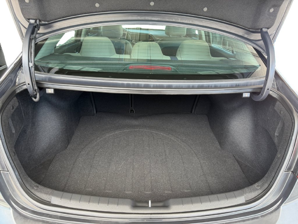Used 2020 Hyundai Elantra SE FWD image 19