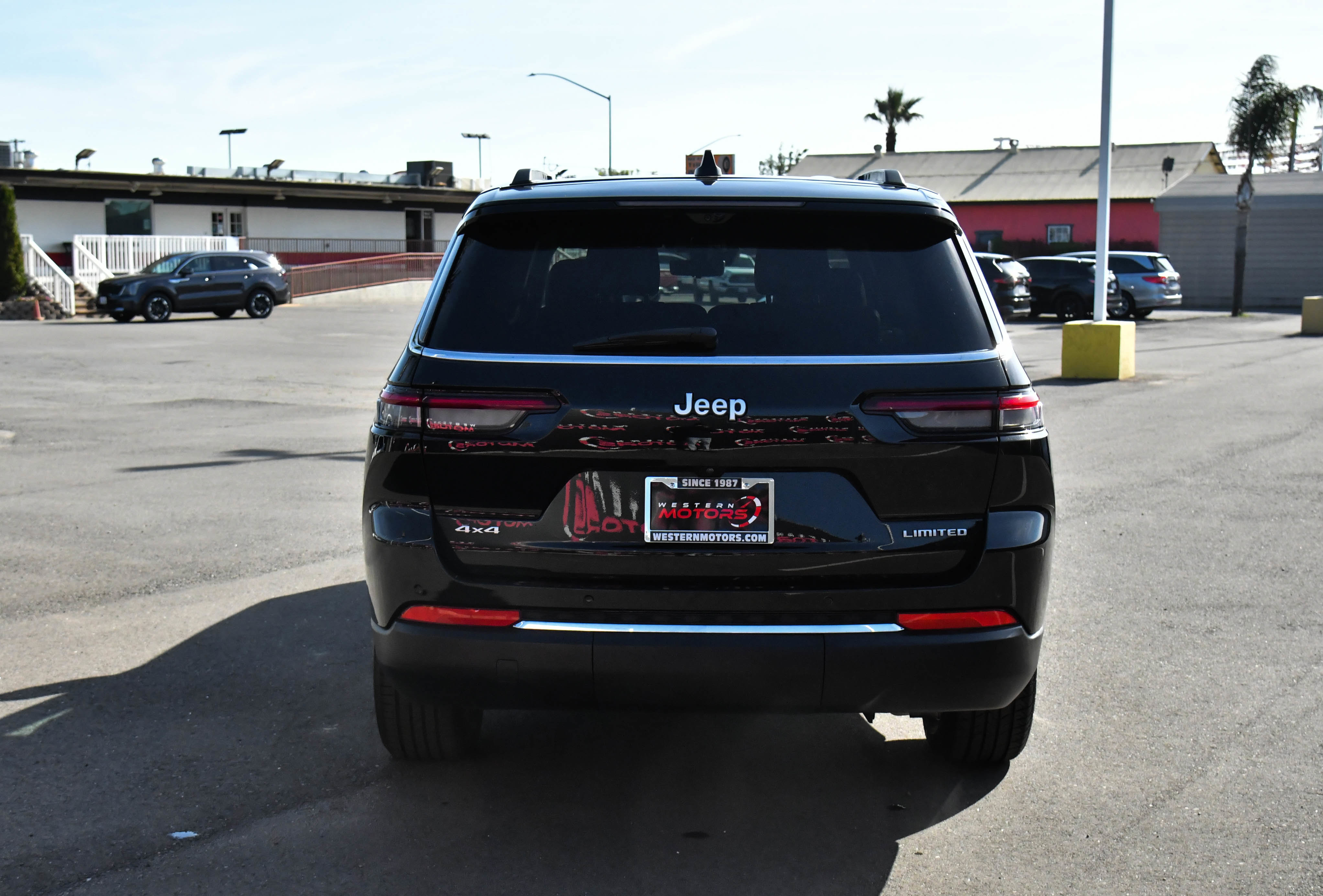 Used 2024 Jeep Grand Cherokee L Limited w/ Luxury Tech Group II image 7