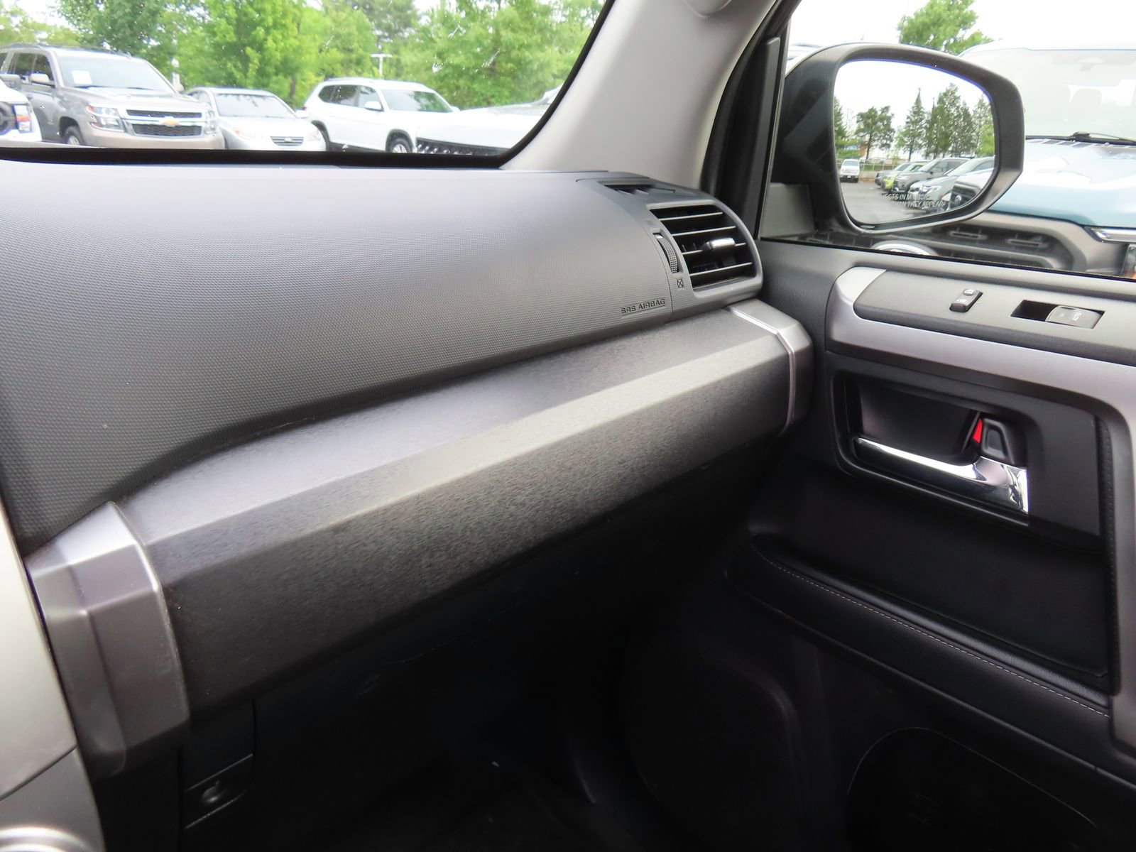 Used 2020 Toyota 4Runner SR5 Premium w/ Moonroof Package AWD/4WD image 22