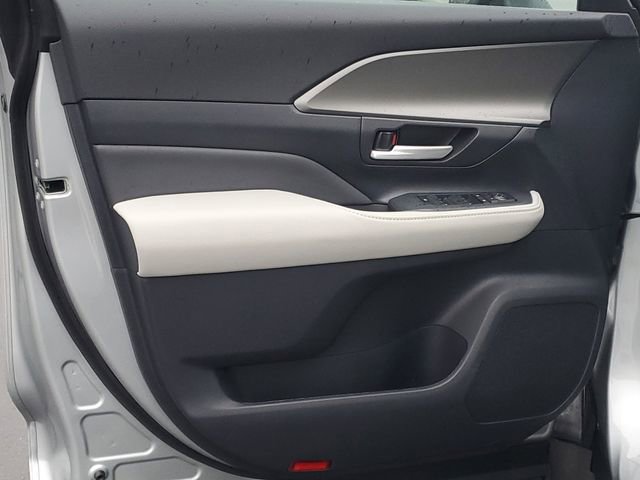 New 2026 Toyota Grand Highlander XLE image 10