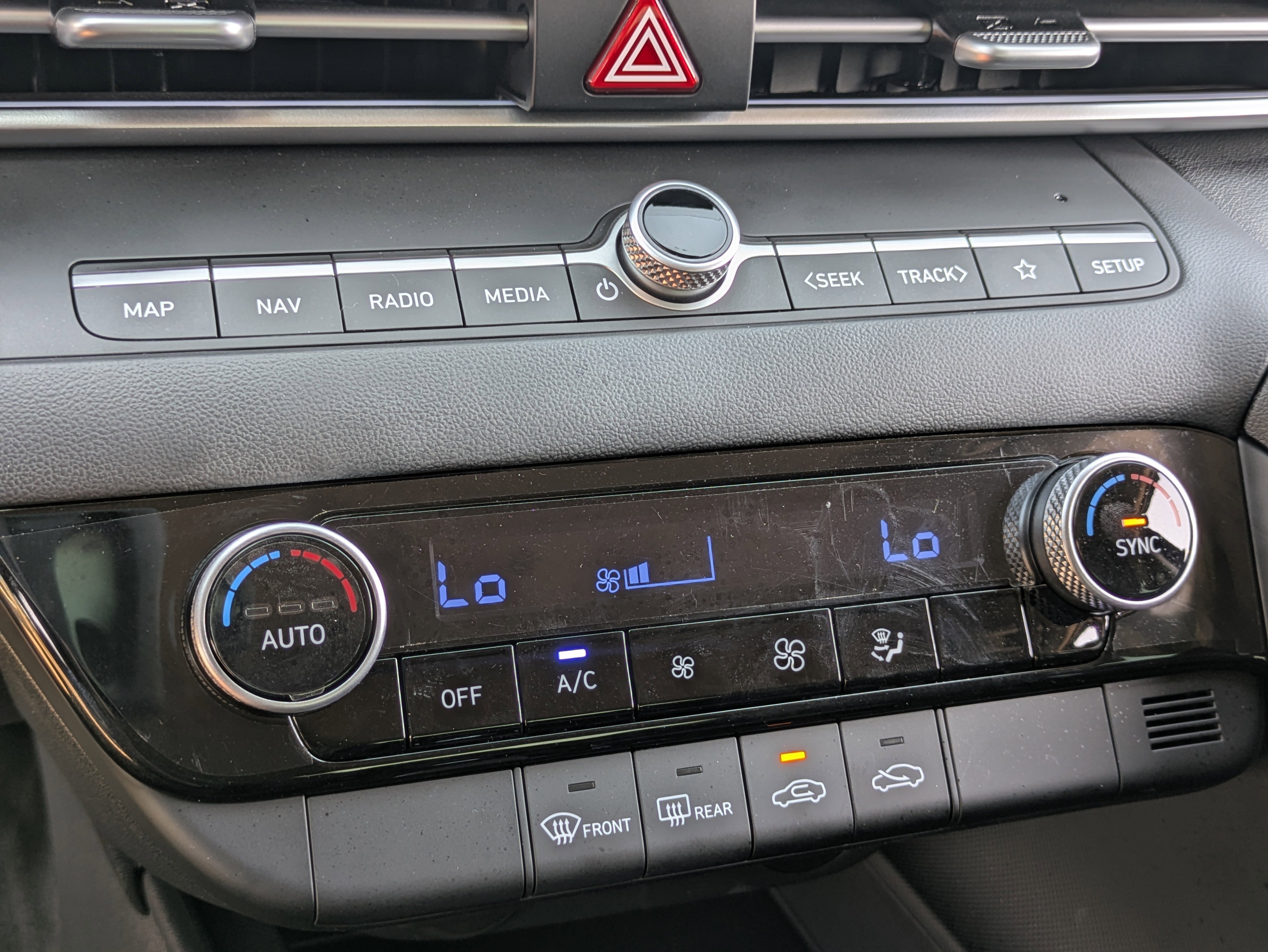 Certified 2024 Hyundai Elantra SEL image 23