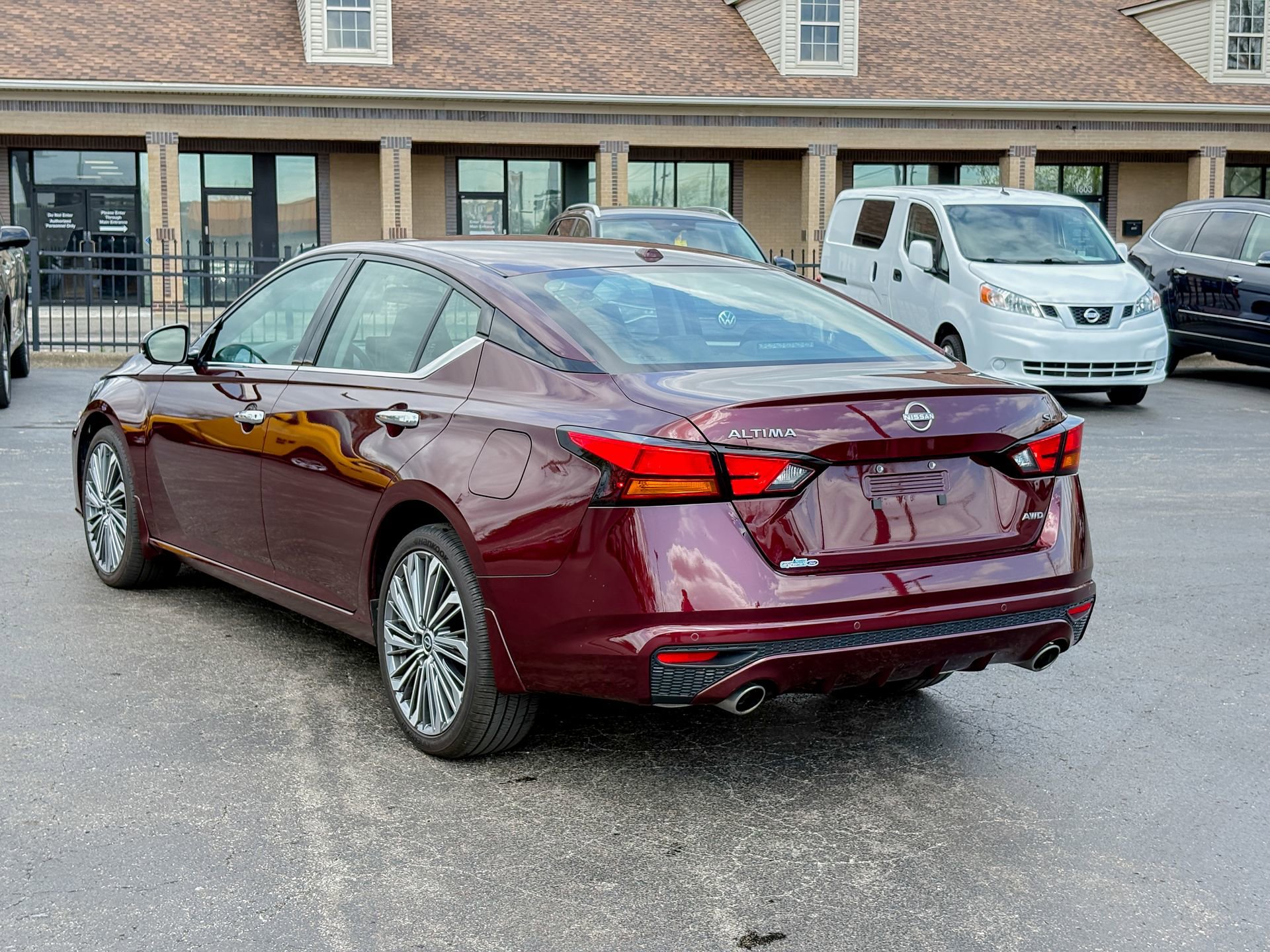 Used 2025 Nissan Altima 2.5 SL AWD/4WD image 13