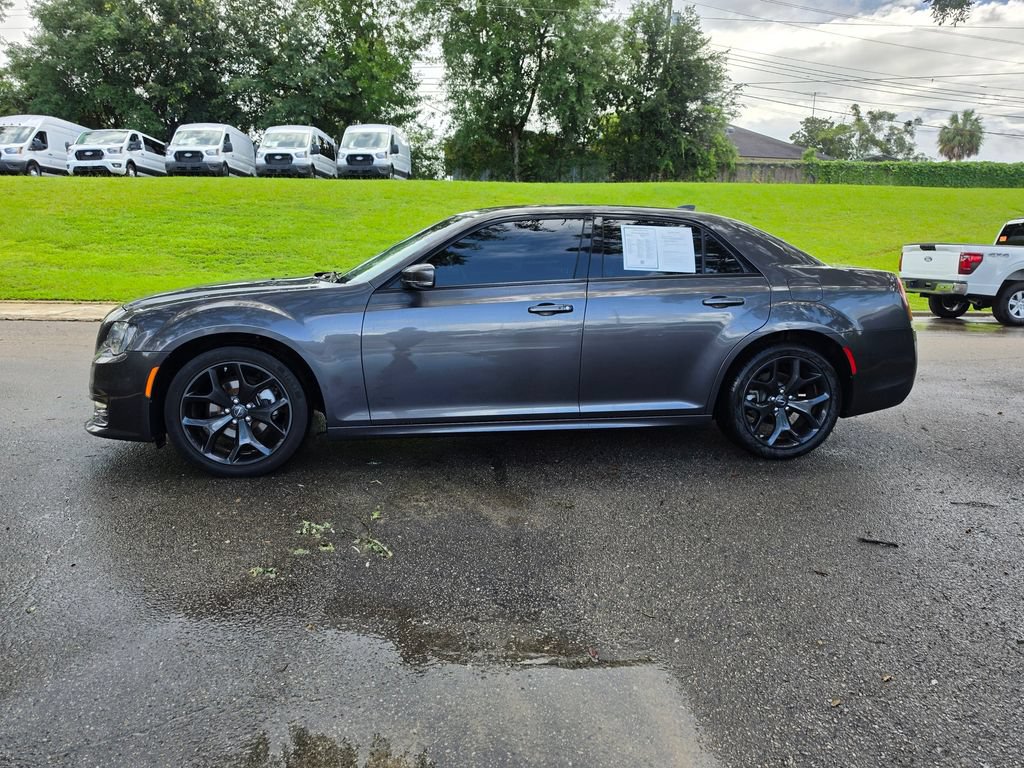Used 2022 Chrysler 300 Touring L RWD image 2