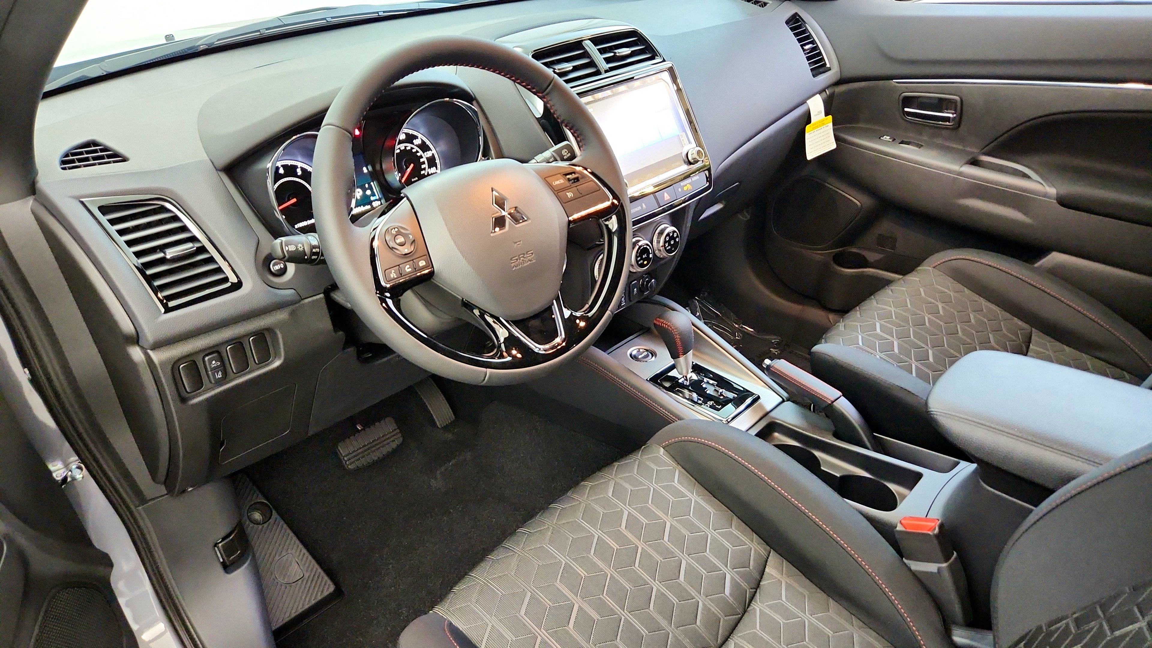 Used 2025 Mitsubishi Outlander Sport AWD image 19