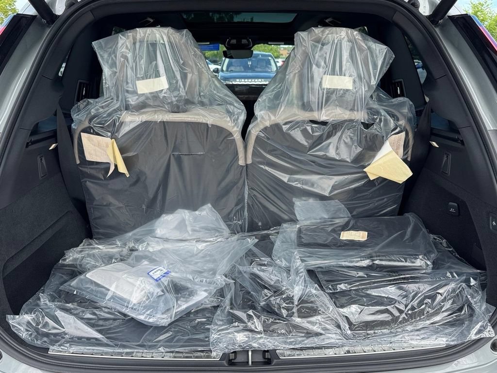New 2026 Volvo XC90 T8 Plus w/ Protection Package AWD/4WD image 5