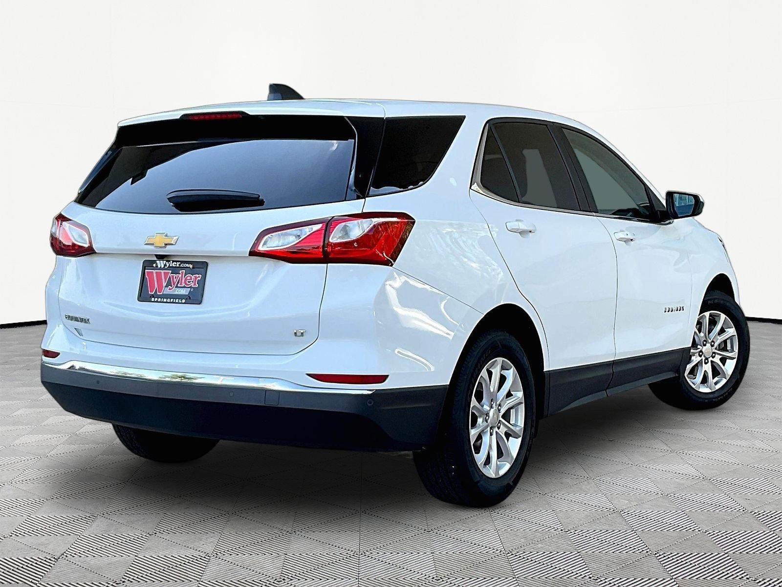 Used 2020 Chevrolet Equinox LT w/ Driver Convenience Package FWD image 6