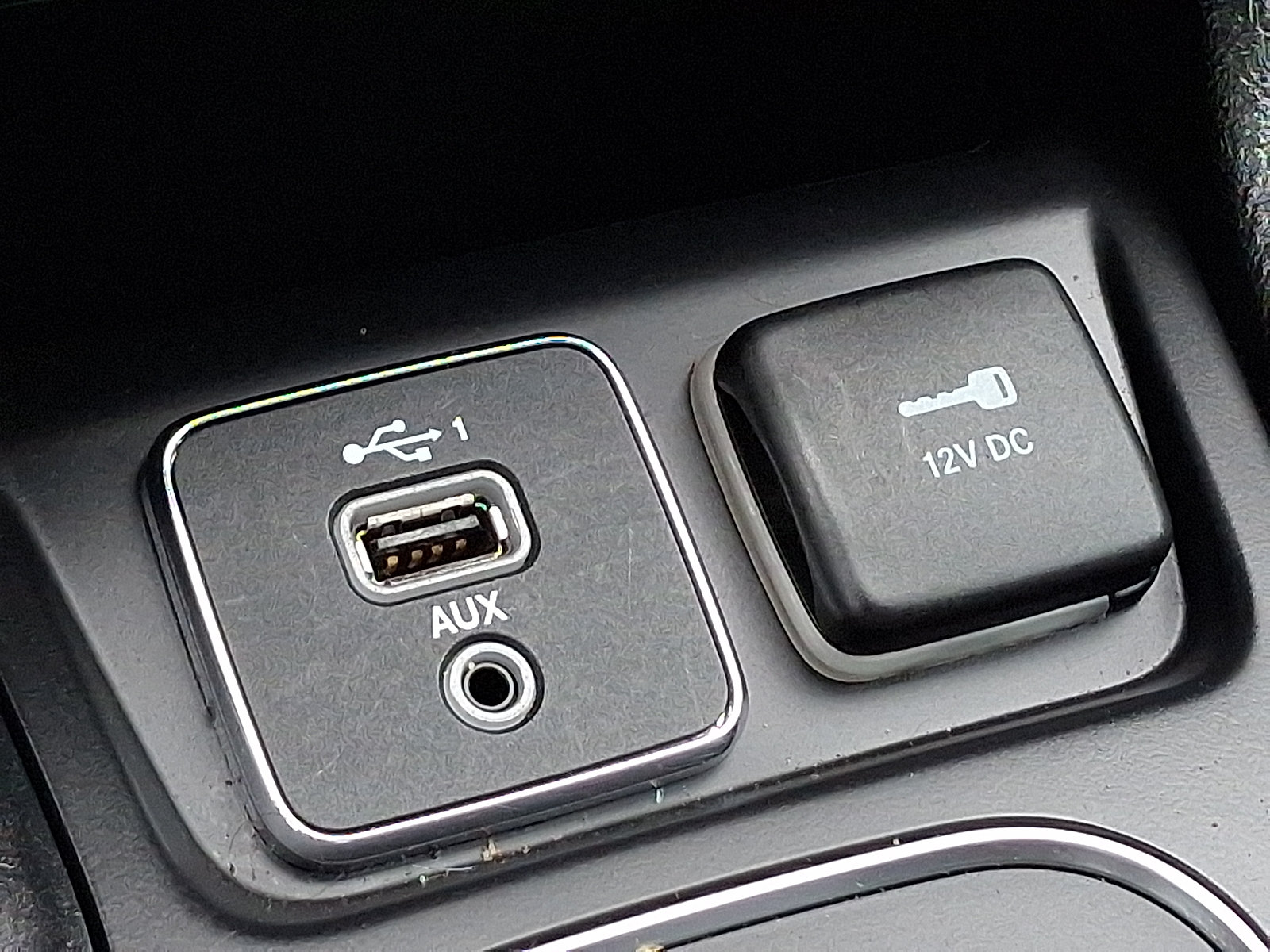 Used 2021 Jeep Cherokee Latitude Lux w/ Comfort/Convenience Group AWD/4WD image 24