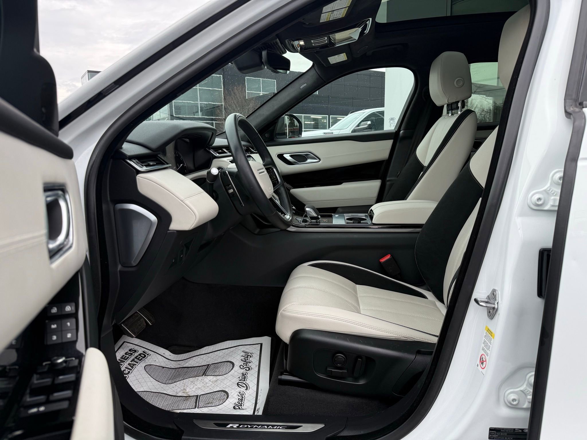 Used 2023 Land Rover Range Rover Velar R-Dynamic S image 46