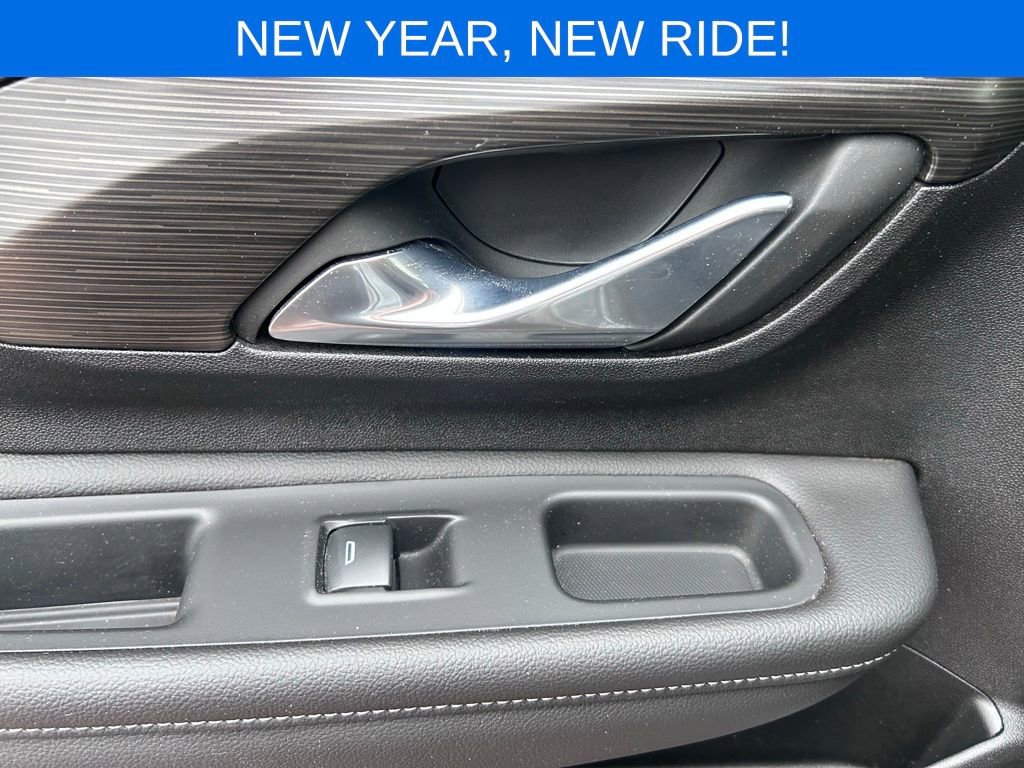 Used 2024 GMC Terrain SLT image 19