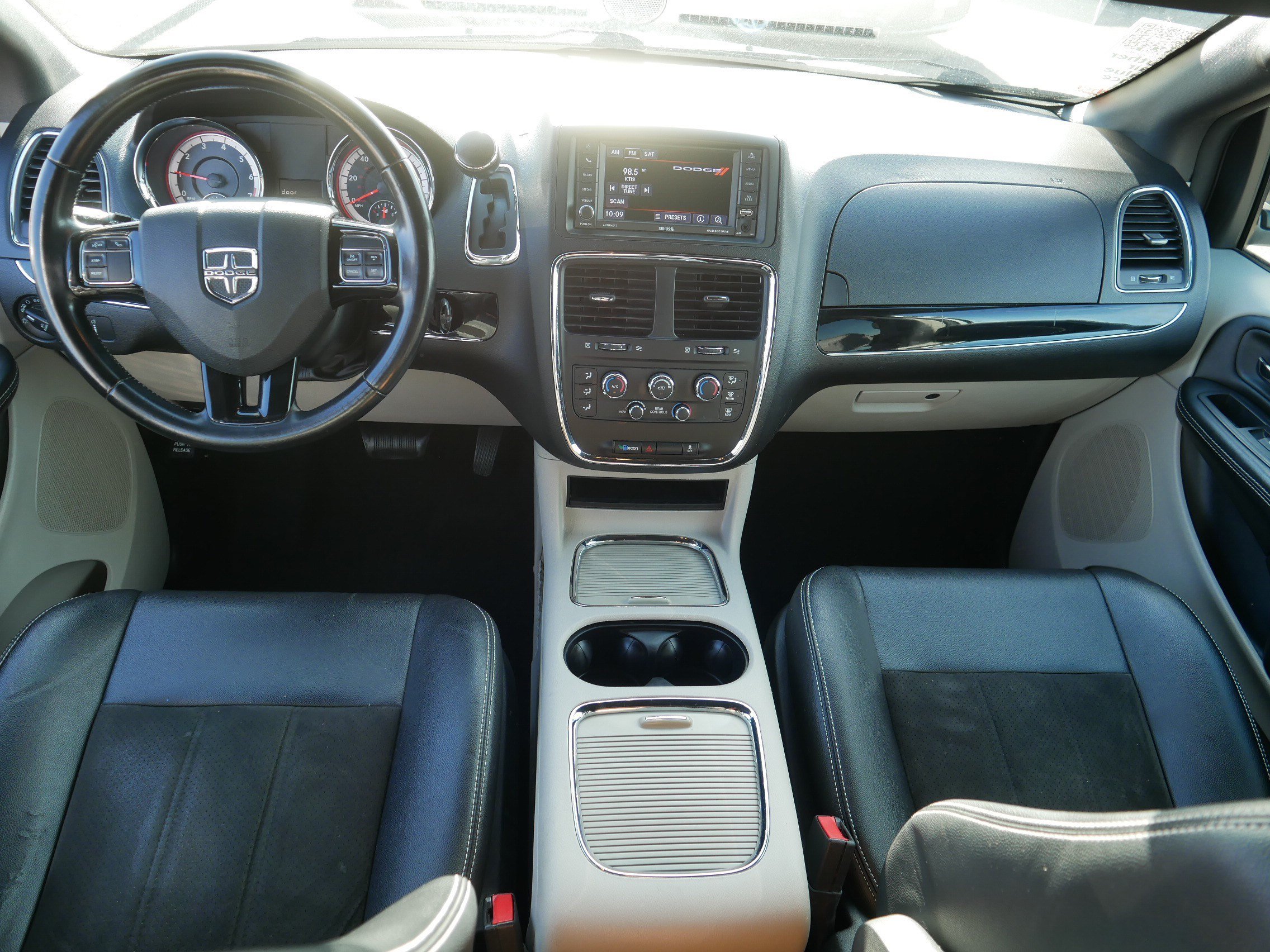 Used 2020 Dodge Grand Caravan SXT FWD image 10