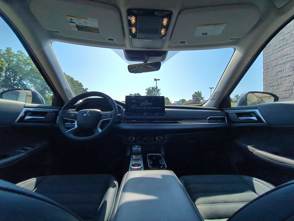 Used 2025 Mitsubishi Outlander SE AWD/4WD image 26