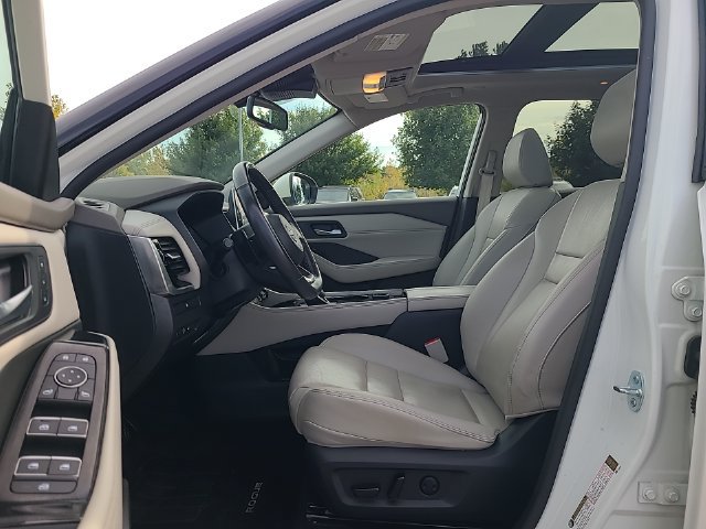 Used 2023 Nissan Rogue SL AWD/4WD image 13