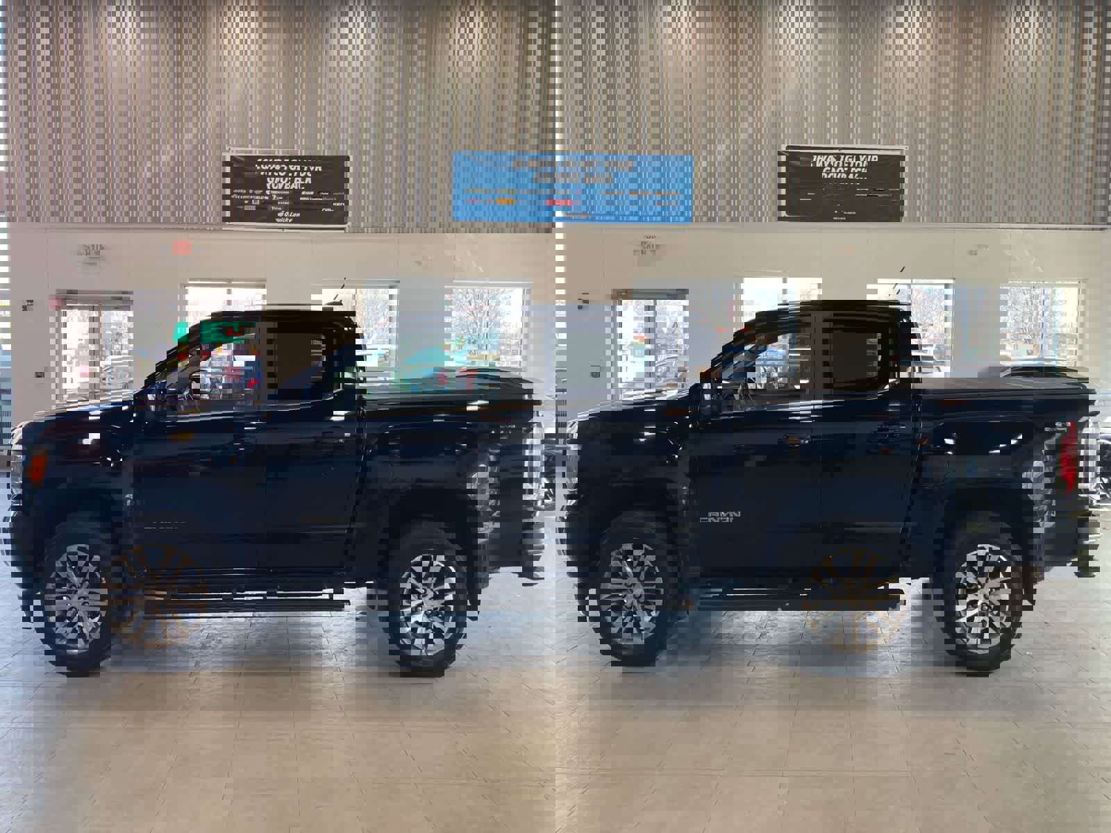 Used 2016 GMC Canyon SLE w/ Nightfall Edition image 8