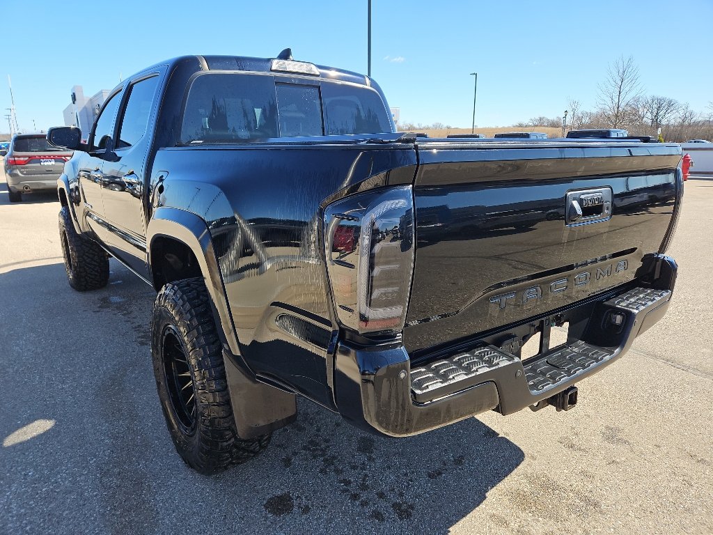 Used 2021 Toyota Tacoma Limited image 5