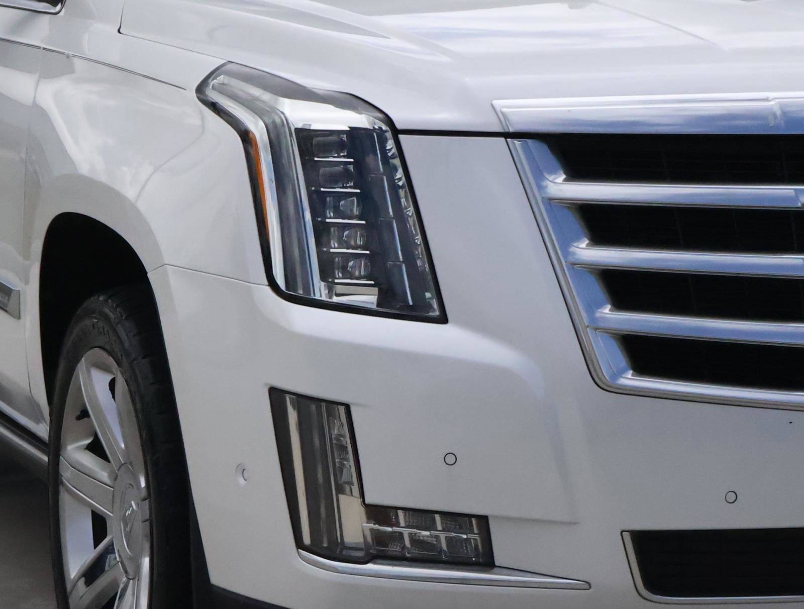 Used 2018 Cadillac Escalade Premium Luxury RWD image 9