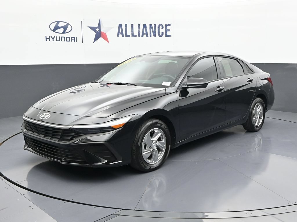 Certified 2026 Hyundai Elantra SE FWD image 1