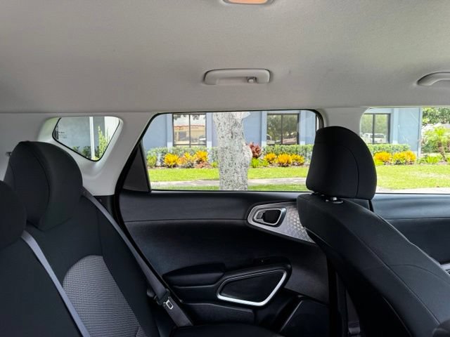 Used 2025 Kia Soul LX w/ LX Technology Package FWD image 16