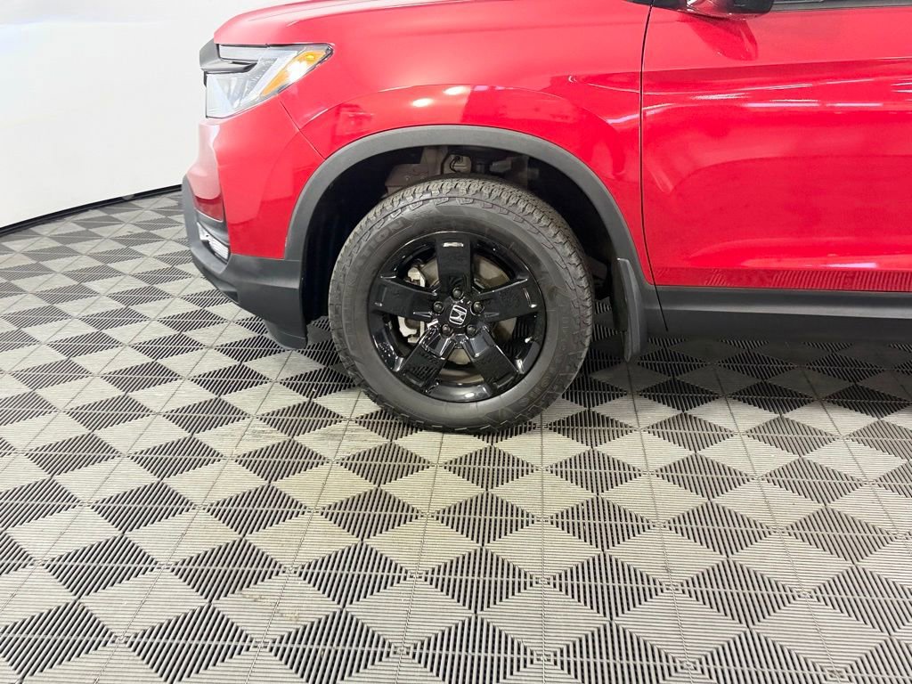 Used 2025 Honda Ridgeline Black Edition image 10