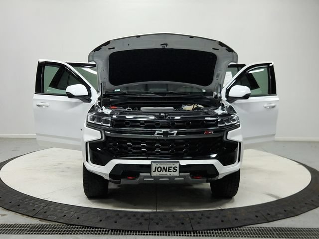 Used 2022 Chevrolet Tahoe Z71 w/ Luxury Package AWD/4WD image 11