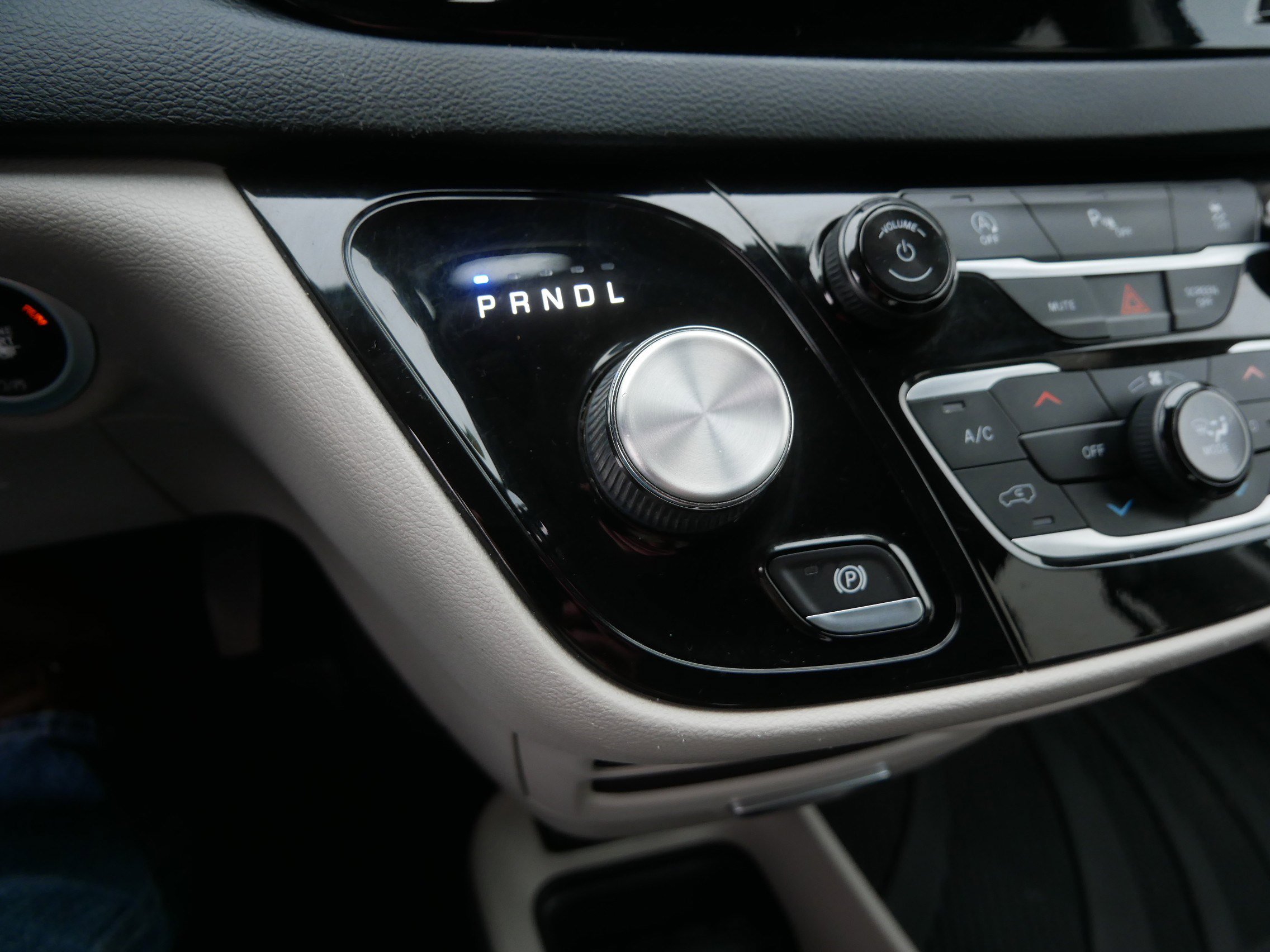 Used 2020 Chrysler Pacifica Touring-L FWD image 28