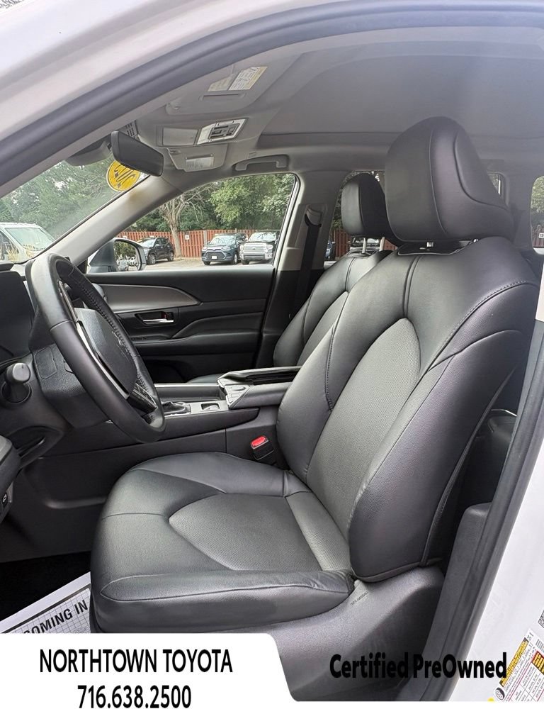 Used 2025 Toyota Grand Highlander AWD image 14