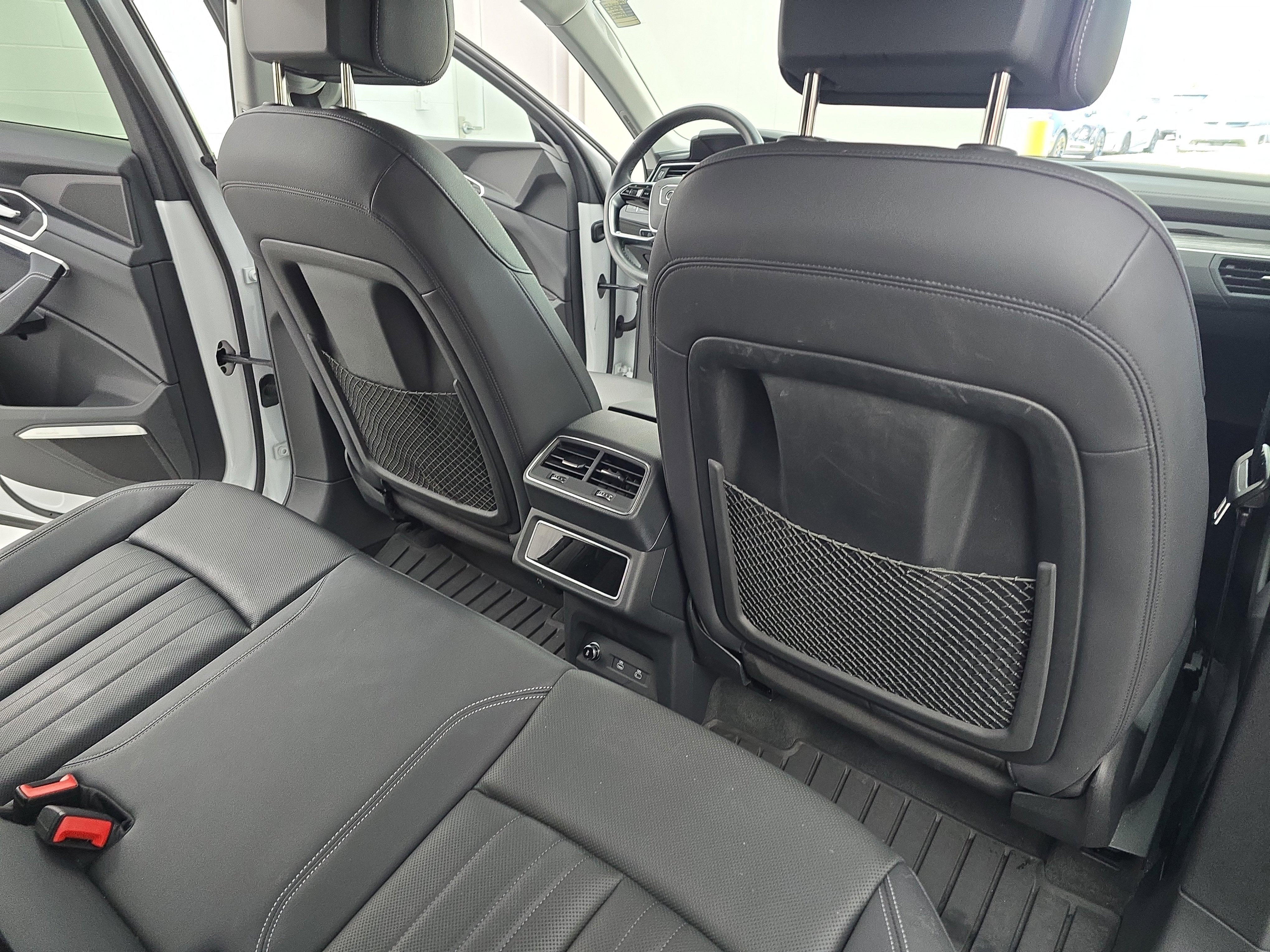 Used 2023 Audi e-tron Premium Plus w/ Premium Plus Package image 11