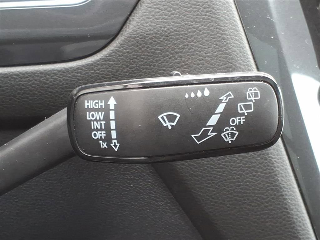 Used 2022 Volkswagen Tiguan SE w/ Panoramic Sunroof Package image 25