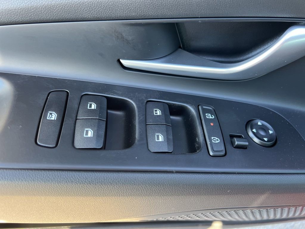 Used 2025 Hyundai Elantra SE image 14