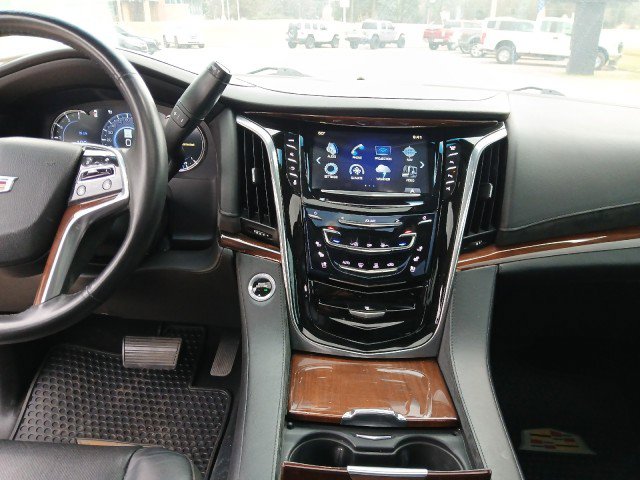 Used 2017 Cadillac Escalade Premium Luxury AWD/4WD image 18
