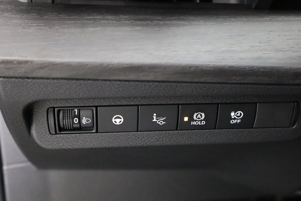 Used 2023 Nissan Ariya AWD image 23