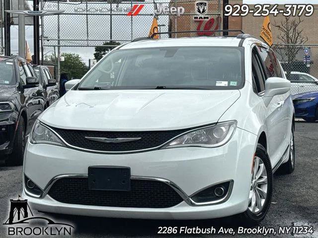 Certified 2017 Chrysler Pacifica Touring-L FWD image 1