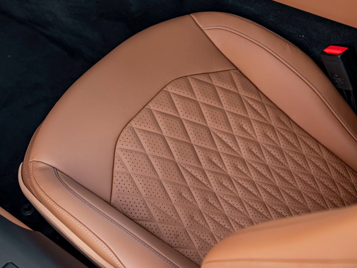 Used 2026 Aston Martin DB12 Coupe RWD image 14