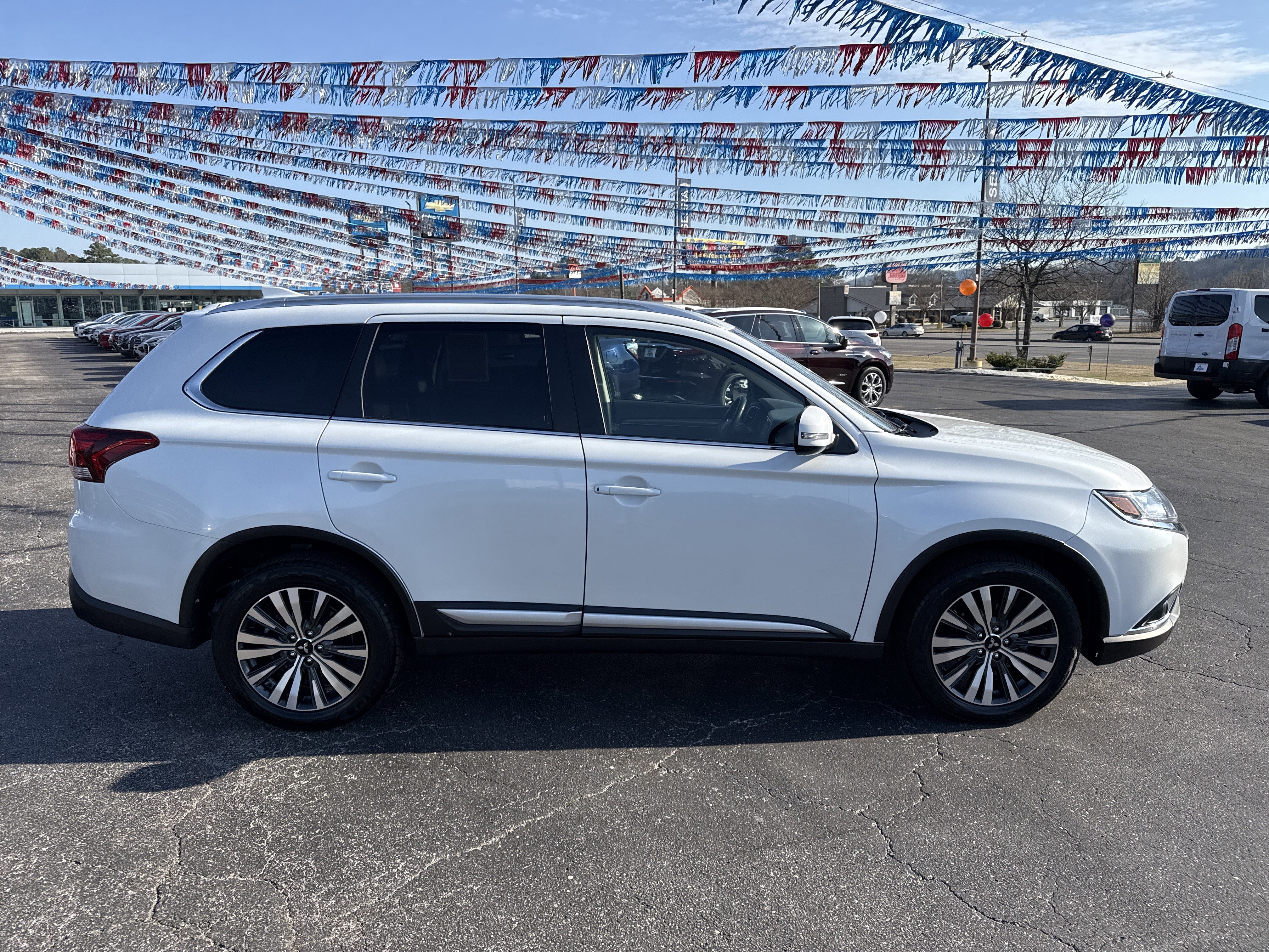 Used 2020 Mitsubishi Outlander AWD image 4