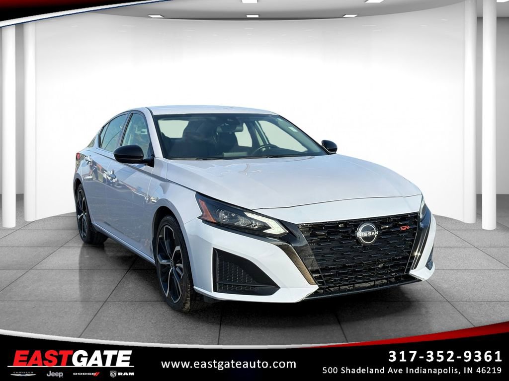 Used 2024 Nissan Altima 2.5 SR FWD image 1