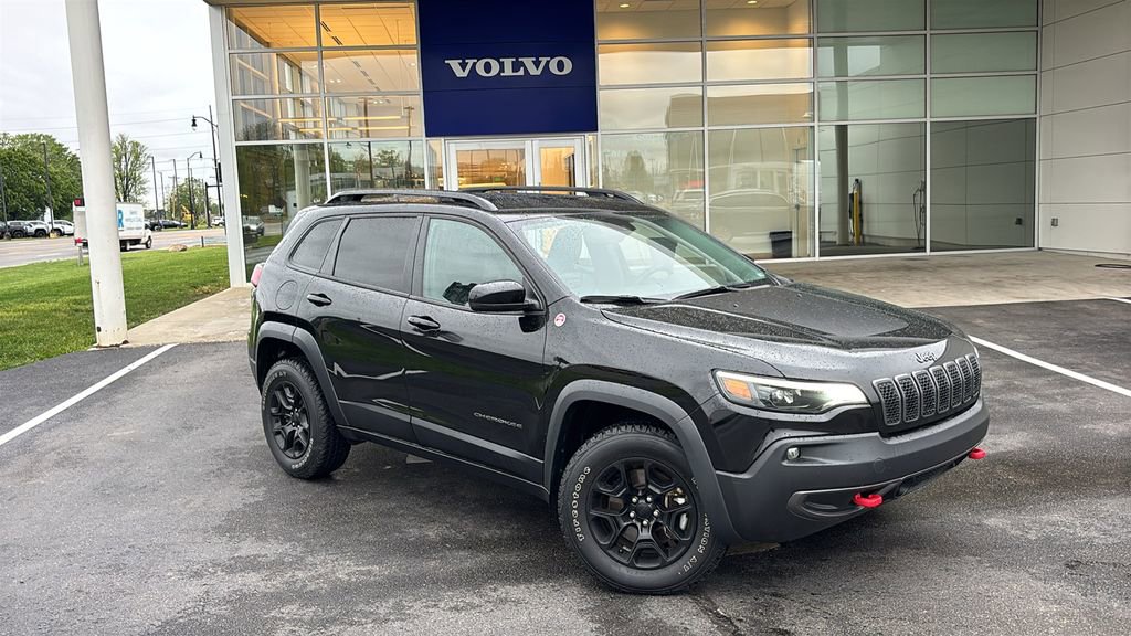 Used 2022 Jeep Cherokee Trailhawk w/ Comfort/Convenience Group AWD/4WD image 2