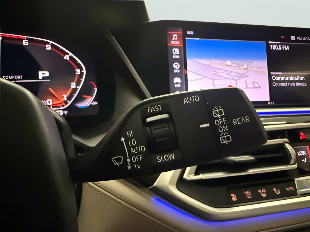 Used 2020 BMW X7 M50i w/ Dynamic Handling Package AWD/4WD image 25