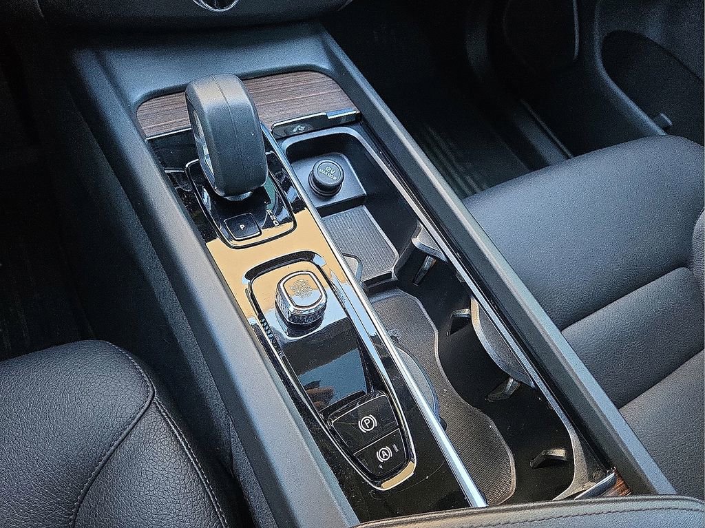 Certified 2023 Volvo XC60 B5 Plus w/ Protection Package Premier image 30