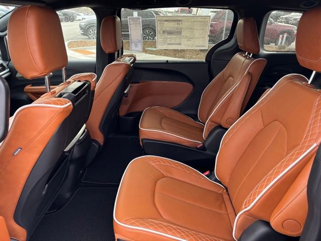 New 2026 Chrysler Pacifica Pinnacle image 15